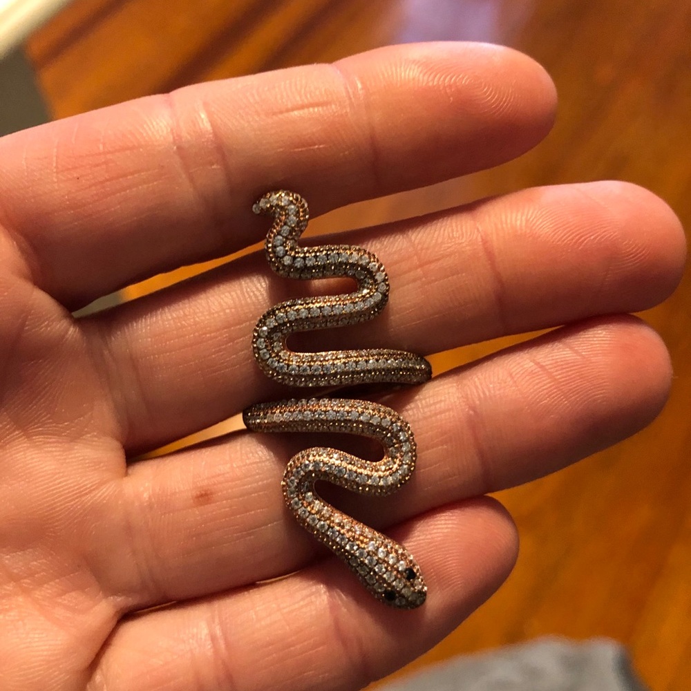 Taylor Swift Reputation Snake Ring in Rose Gold.
